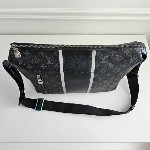 Louis Vuitton Monogram Eclipse Apollo GM Messenger Bag - Picture 5 of 15